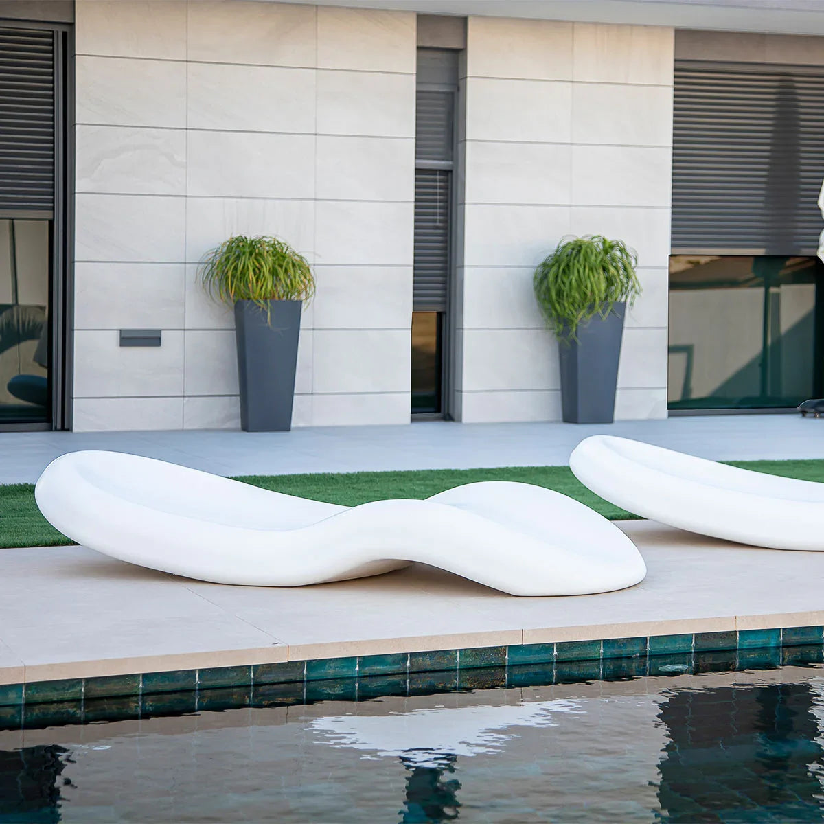 Tumbona Rasa para piscinas, hoteles y beach club