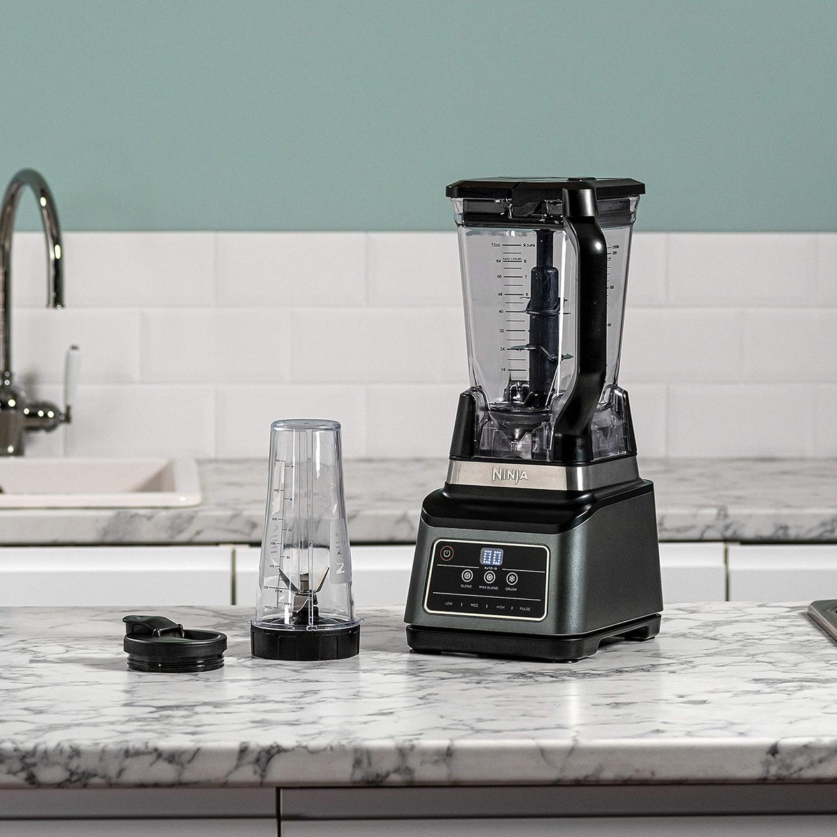 Ninja BN750EU Licuadora 2-en-1 – 1200 W, 3 Programas Automáticos, 4 Configuraciones Manuales, Tecnología Auto-iQ, Jarra de 2.1 L y Vaso de 700 ml, Piezas Aptas para Lavavajillas – Negro/Plata