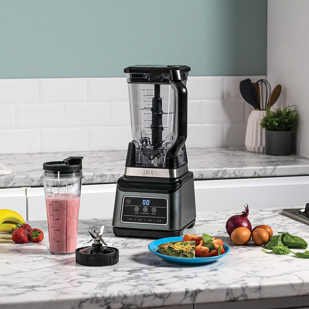 Ninja BN750EU Licuadora 2-en-1 – 1200 W, 3 Programas Automáticos, 4 Configuraciones Manuales, Tecnología Auto-iQ, Jarra de 2.1 L y Vaso de 700 ml, Piezas Aptas para Lavavajillas – Negro/Plata