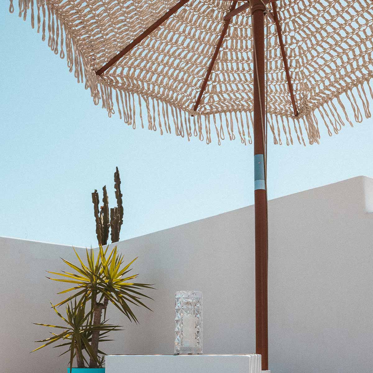 Sombrilla hecha de macramé BINIBECA para exterior ø210x229cm