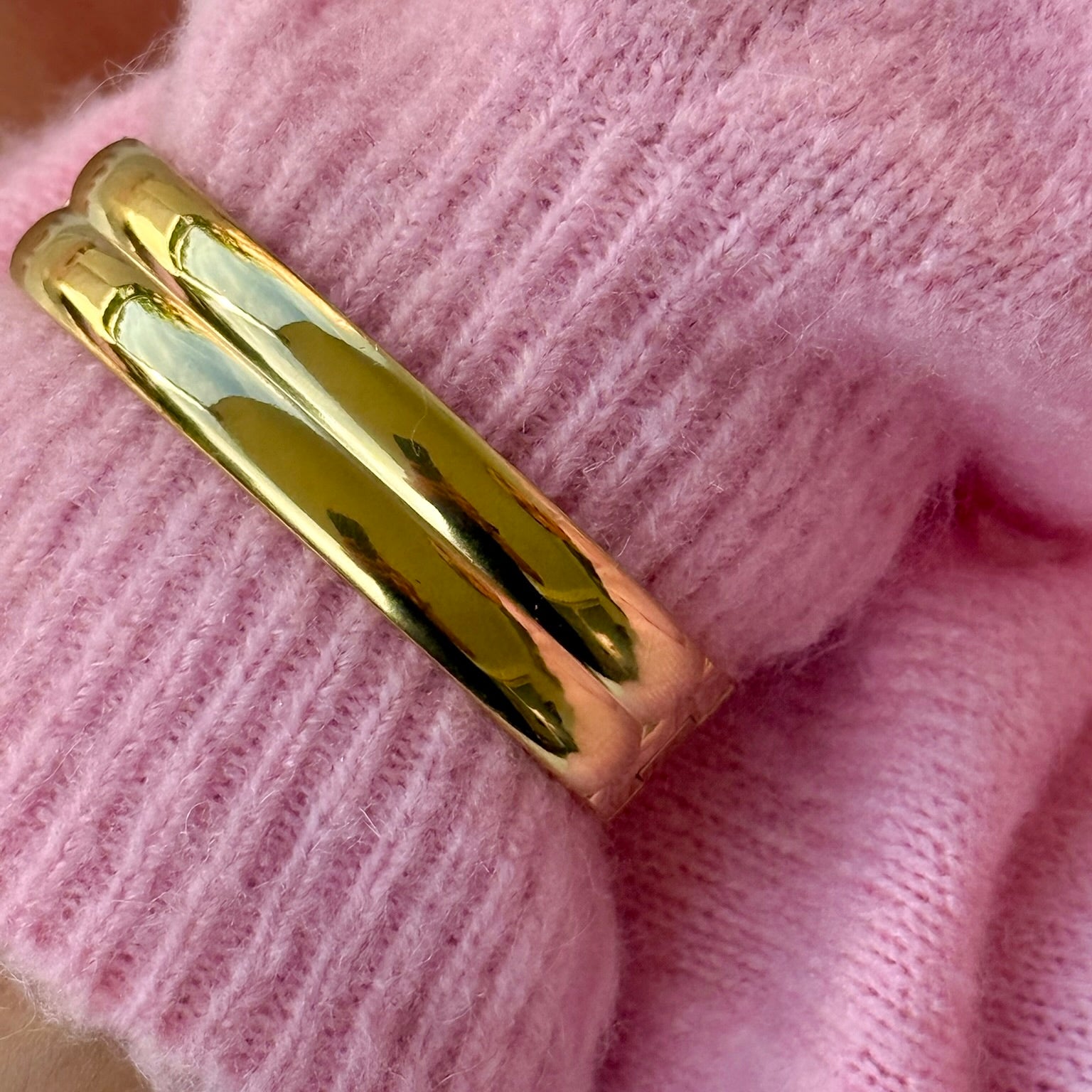 Massiver goldener Doppelarmreif – Minimalistischer Schmuck für jeden Look – Bild 2