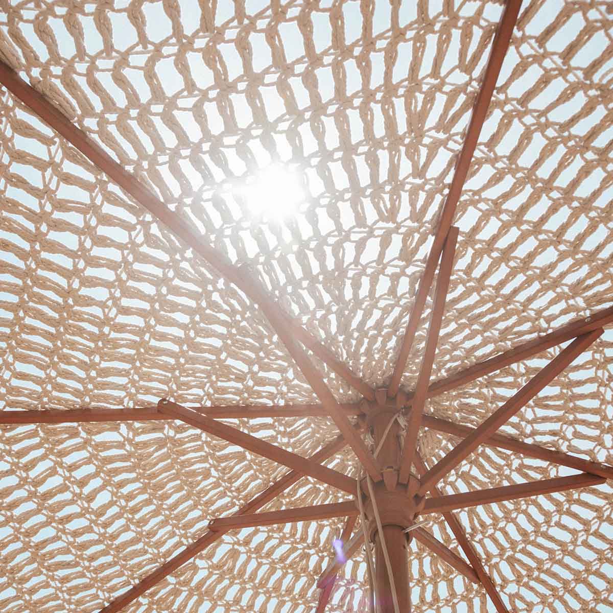 Sombrilla hecha de macramé BINIBECA para exterior ø210x229cm