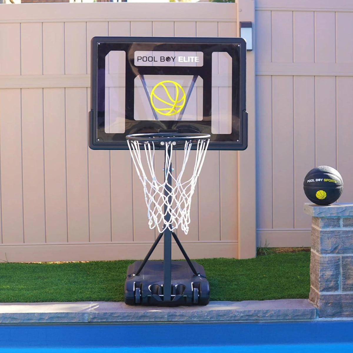 All-In-One Aro de Baloncesto para Piscina – Incluye Balón Compuesto, Bomba de Aire y Herramientas – Set Resistente en Negro Mate – Canasta Ajustable para el Lado de la Piscina – Para Niños, Adolescentes y Adultos
