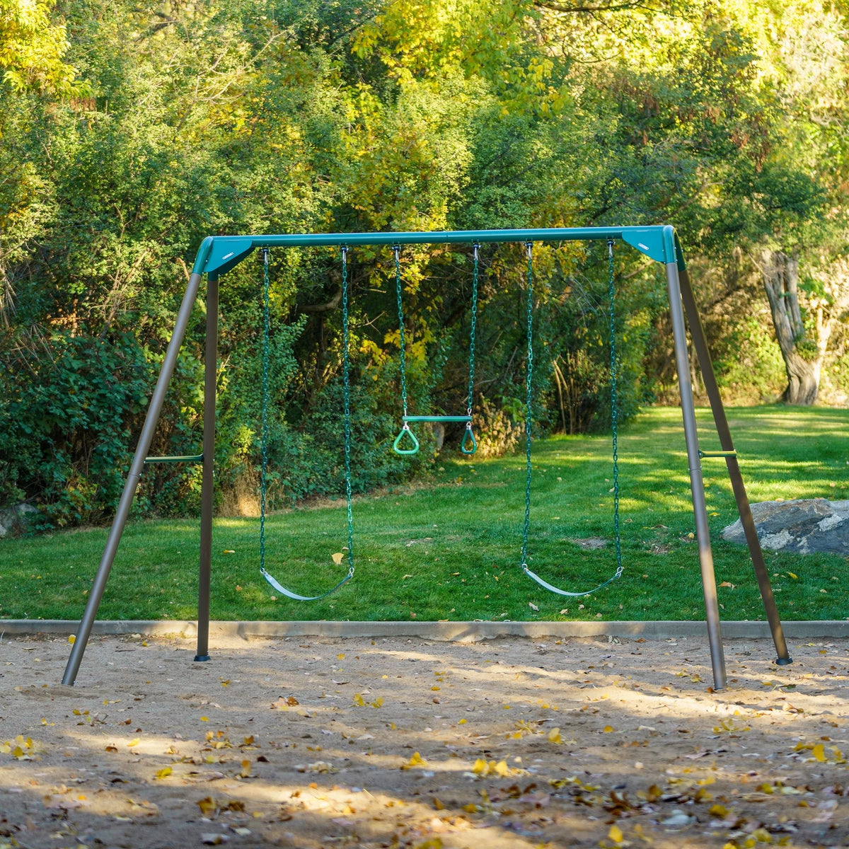 Lifetime Juego de Columpios Metálico para Niños con 2 Columpios de Cinturón y Barra de Trapecio – 9 pies (91137)