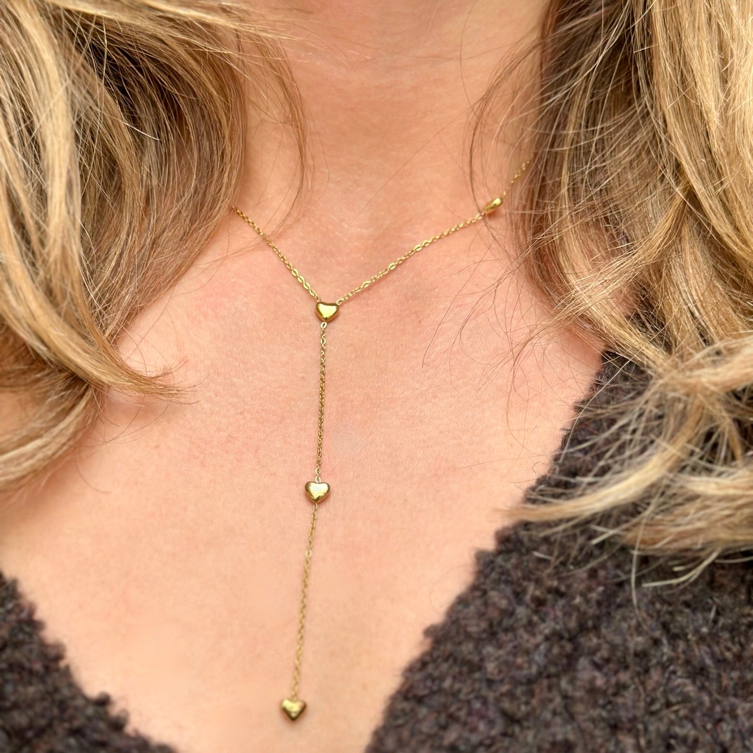 Kurze Goldene Herzkette mit Herzanhänger – Minimalistischer Schmuck – Bild 1