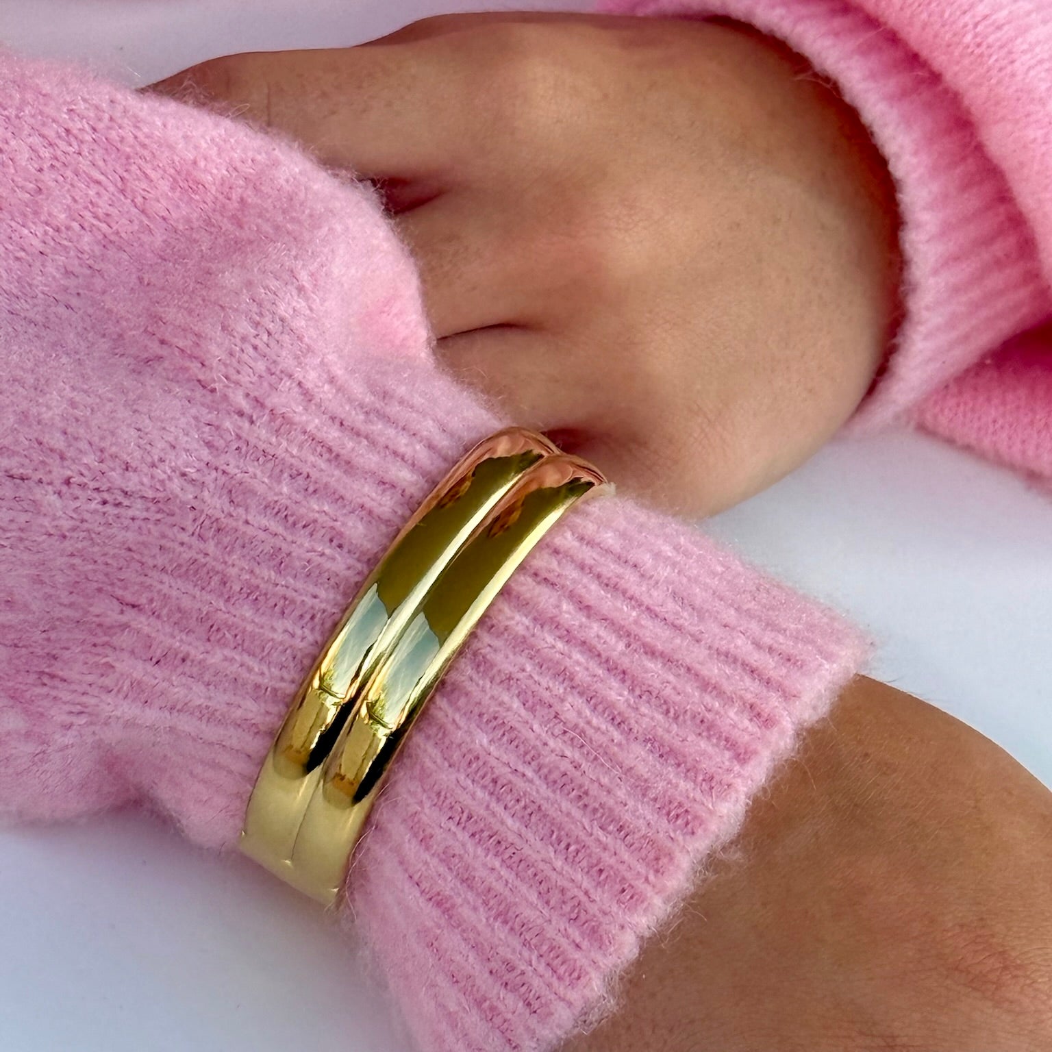 Massiver goldener Doppelarmreif – Minimalistischer Schmuck für jeden Look – Bild 1