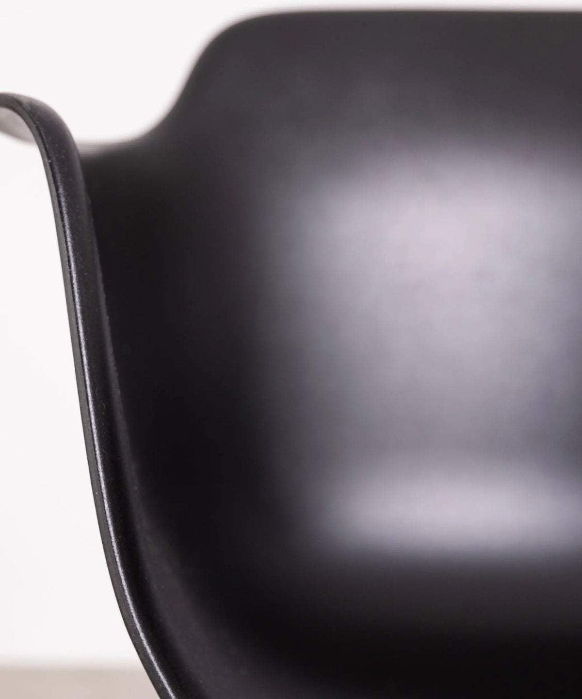 Silla de Polipropileno y Madera Elon Arms