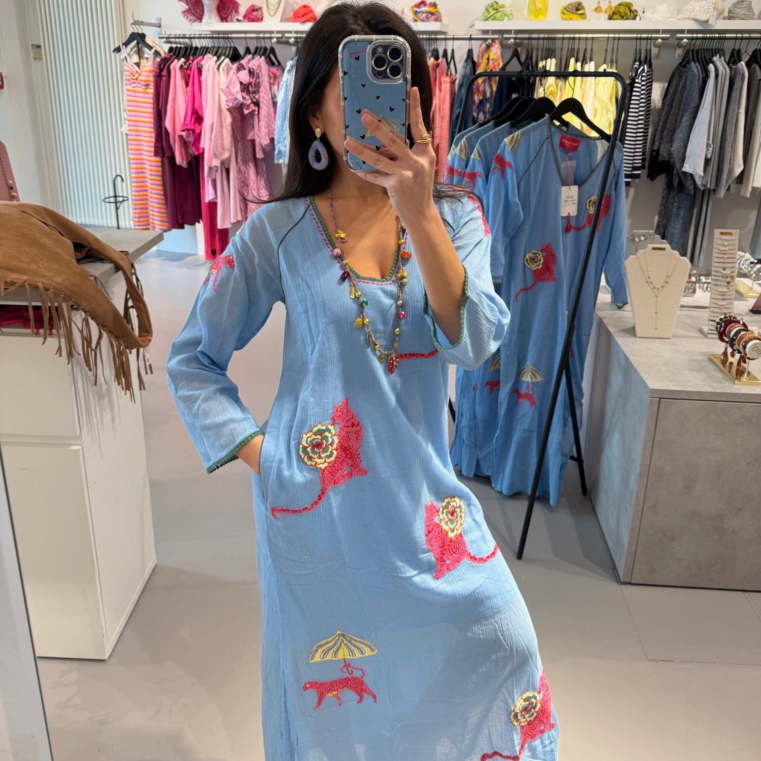 Place du Soleil - Maxikleid mit Tiger-Stickerei – Bild 2