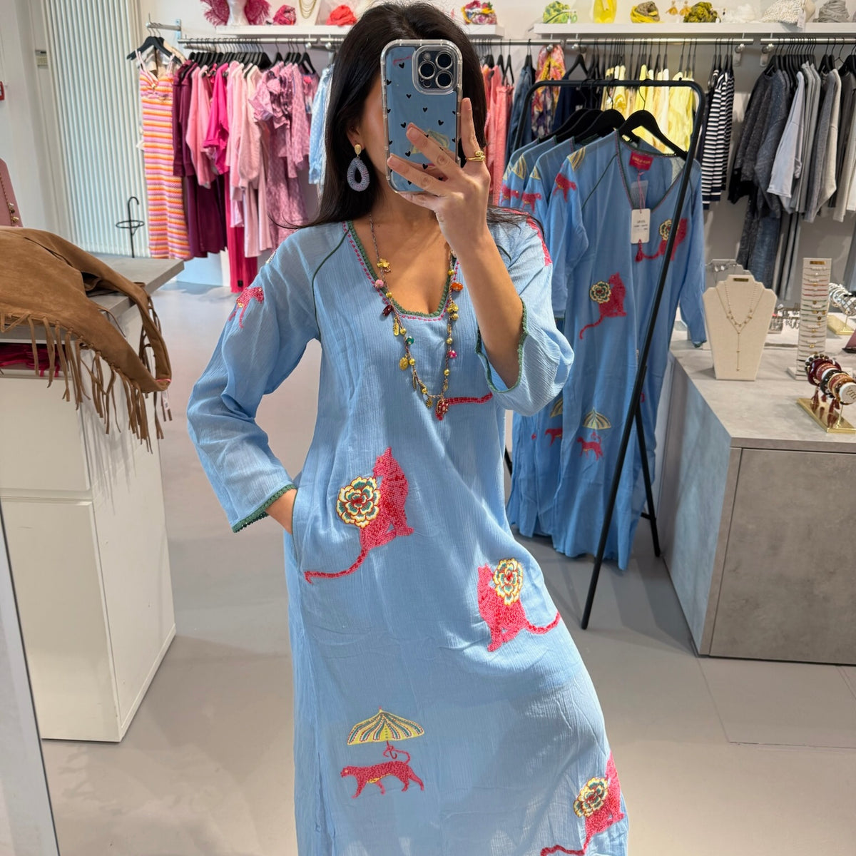 Place du Soleil - Maxikleid mit Tiger-Stickerei – Bild 2