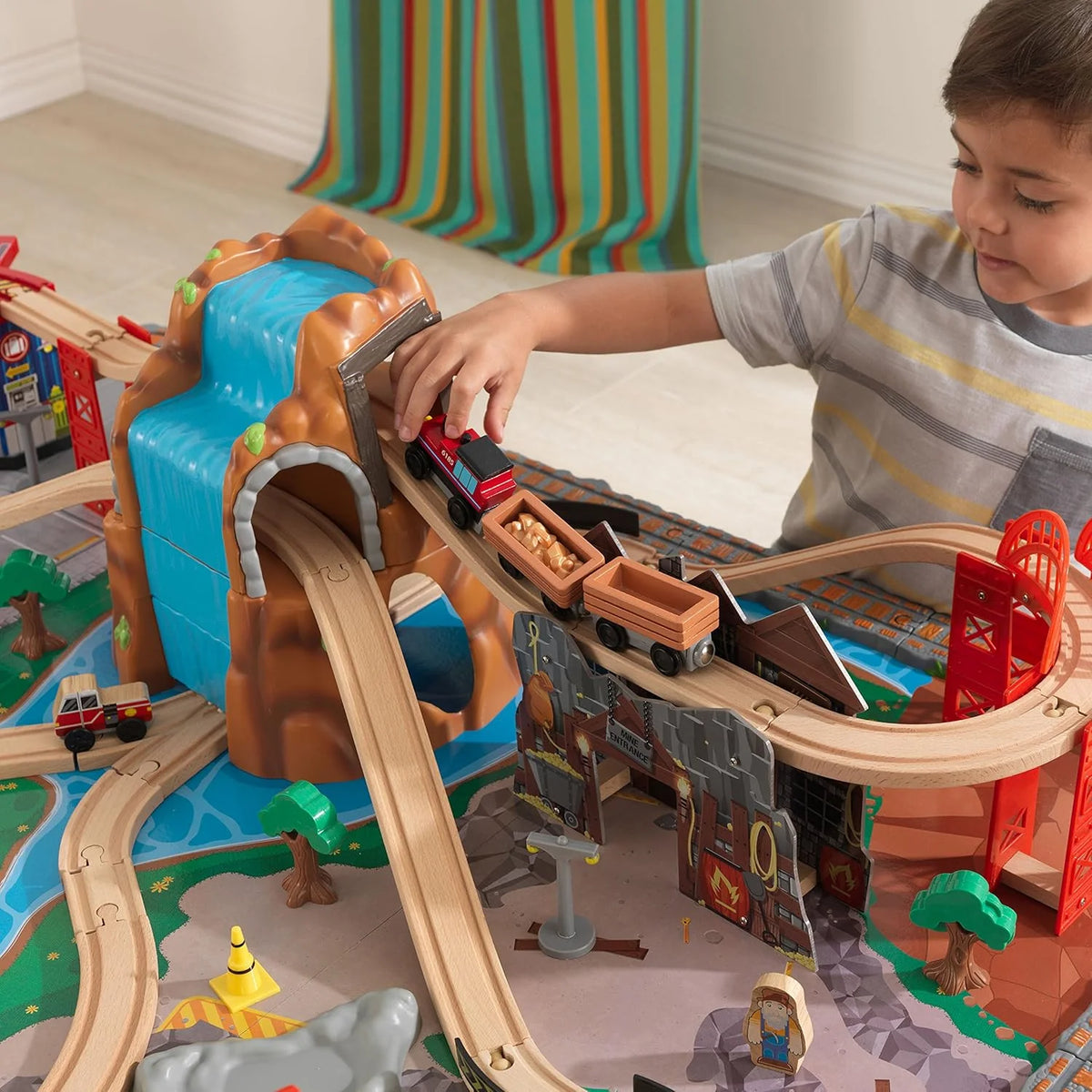 KidKraft Waterfall Mountain Wooden Train and Table Set with Storage Boxes, Railway Circuit with Cars, Helicopter and Plane Toy Children 3+ Years (17850)
